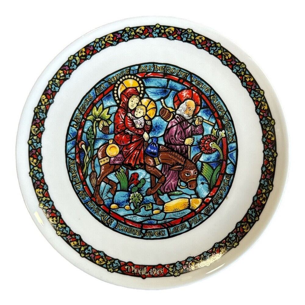 Vintage D’Arceau-Limoges “Nowl Vitrail” 8” Plate